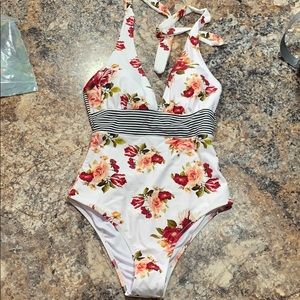 CUPSHE one piece floral swim suit
